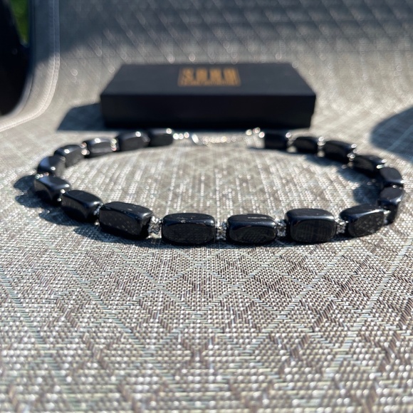 Soho Bijioux Distinction Black onyx necklace with intricate silver accents - Picture 4 of 7